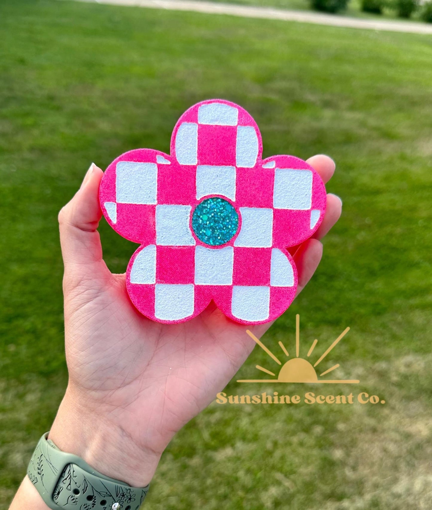 Retro Checkered Daisy